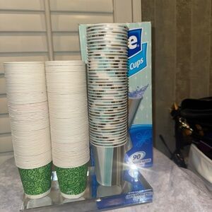 Dixie Cups Green and Blue Bath Accessories‎ Cups